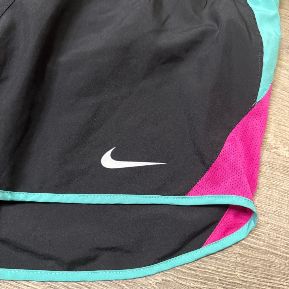 •NIKE• RUNNING SHORTS - Picture 4 of 6